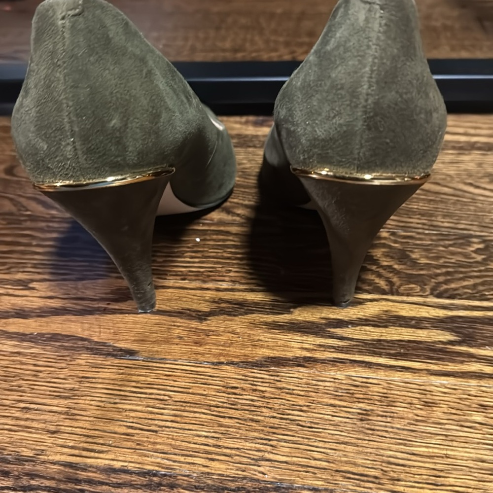 Nine West Olive Green Women's Pumps - Picture 2 of 5
